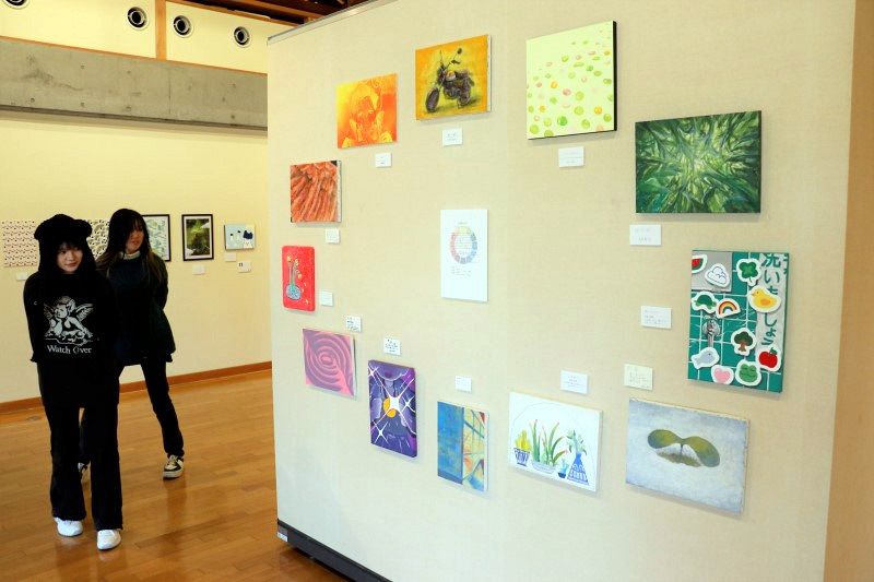 作州出身 美大生らの絵画や彫刻 勝央美術文学館で「はつ展