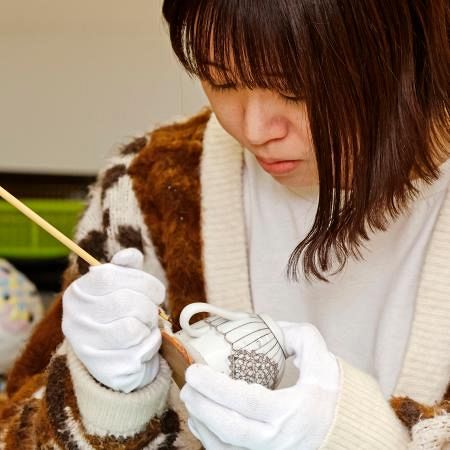 石川県九谷焼観音像 陶器製 女性像 装飾品 伝統工芸品 日本美術 金彩
