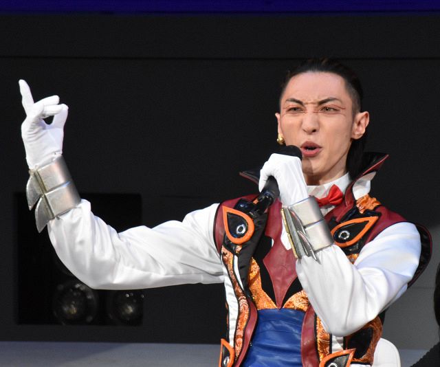 三本木大輔、『ゴジュウジャー』ファイヤキャンドル専用ロボ・キング
