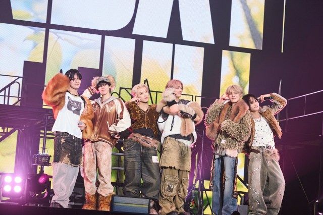 【DXTEEN】LIVE Tシャツ FREE クリーム DXTEEN 2026 ARENA LIVE Tシャツ FREE クリーム DXTEEN、初の単独