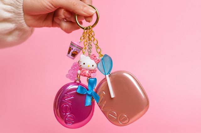 ポーチレス派、増加中」「アクセみたいでかわいい」バッグにぶら下げる