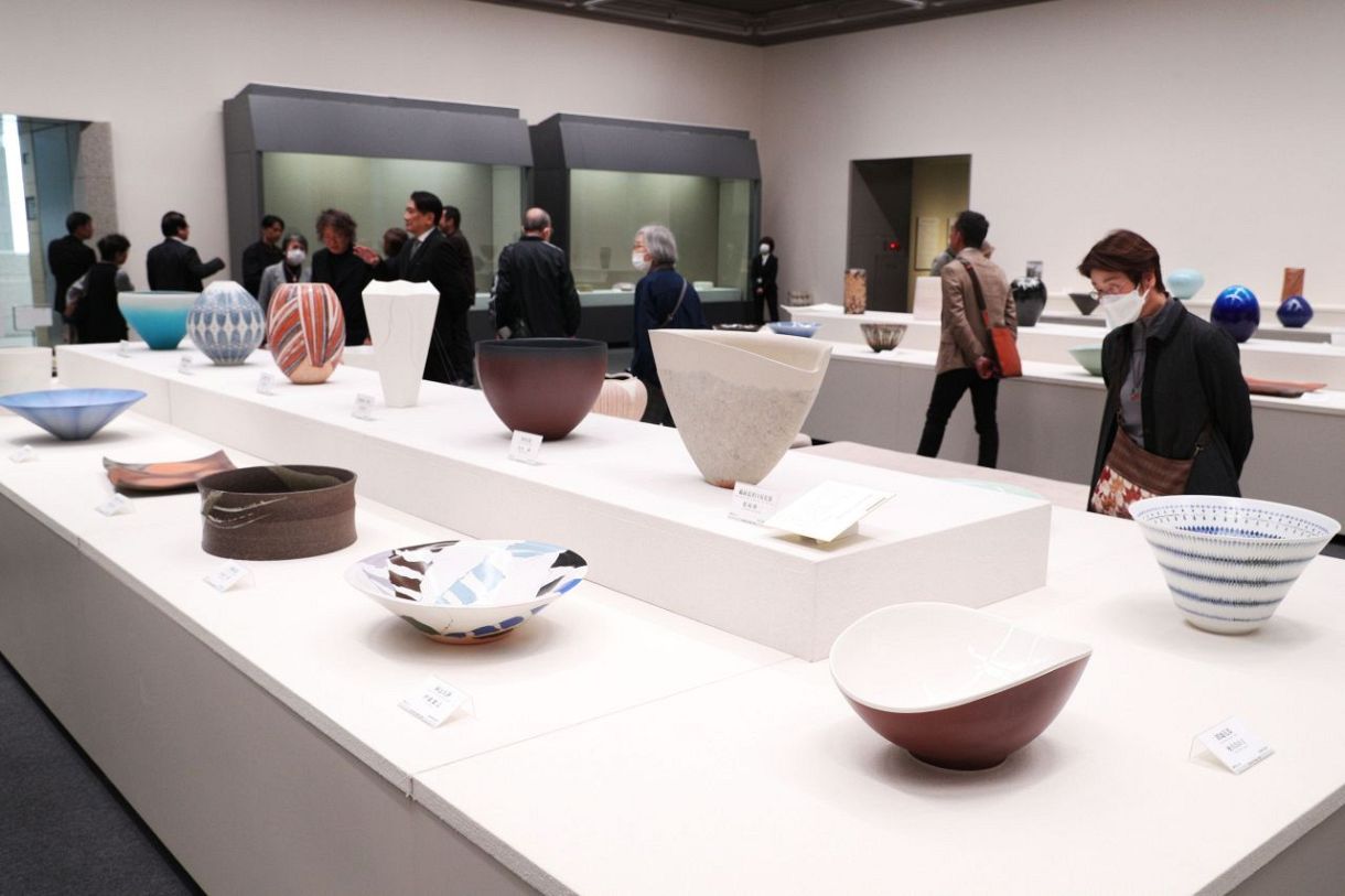 日本伝統工芸展」岡山展開幕 陶芸、染織など7部門 県立美術館：山陽