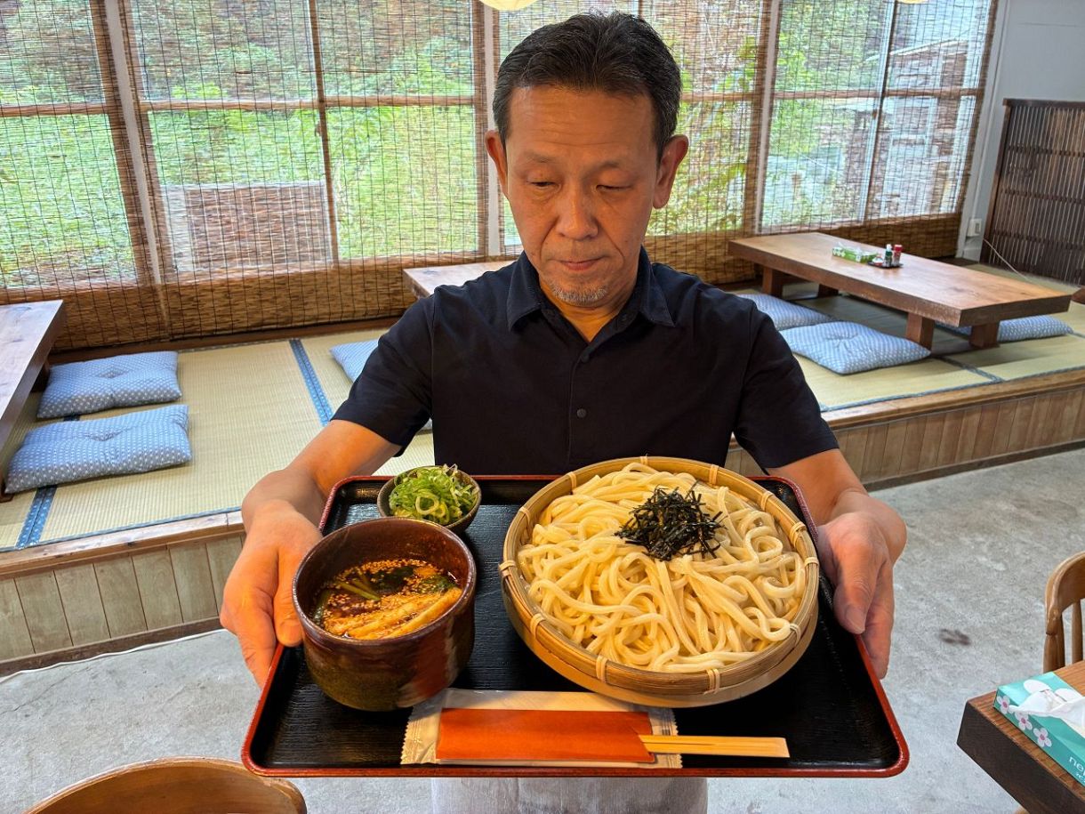 岡山・久米南町のうどん店、秋新メニューに辛味強め関東風つけ汁うどん