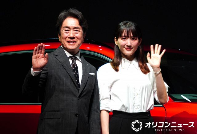 カンヌ帰り”綾瀬はるか、新型CX-5を笑顔で堪能 同郷マツダのブランド
