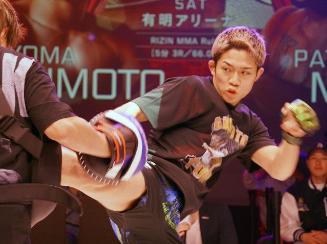 【RIZIN】秋元強真 ＆ パッチー・ミックス キラキラシール2枚セット RIZIN.52 秋元強真 パッチー・ミックス ABEMAオリジナルシール - メルカリ
