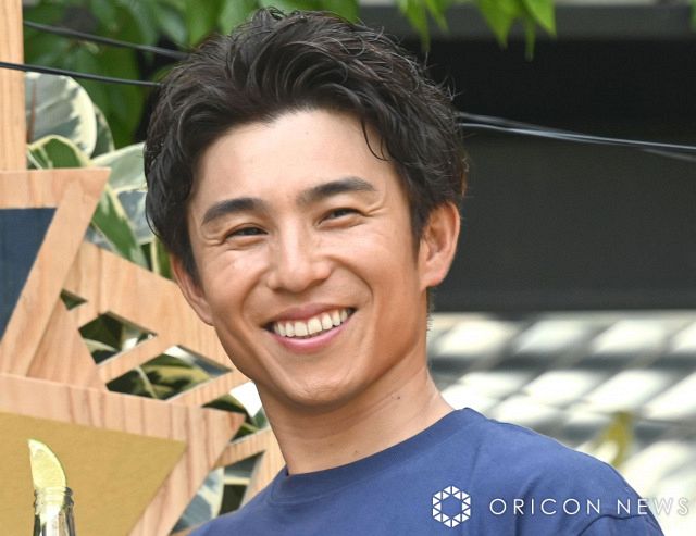 中尾明慶、絶版車扱う店で息子初めてのバイク選び「素敵な時間」「親子