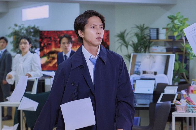山下智久主演 映画『正直不動産』新場面写真公開 市原隼人と“一触即発