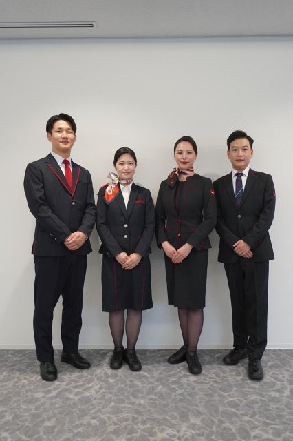 JAL客室乗務員、スニーカー着用可能に 革靴やヒール・パンプス含め選択