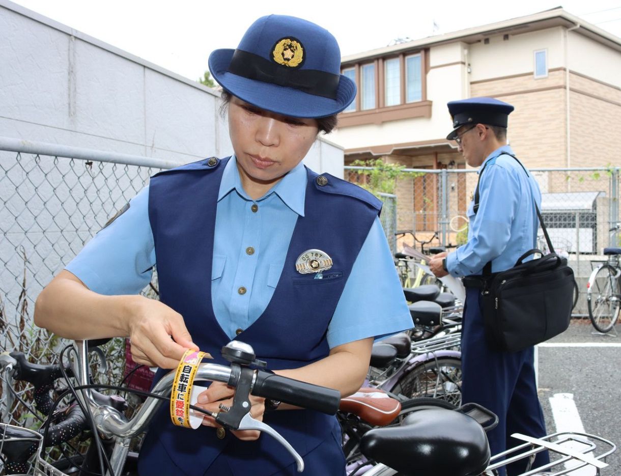 自転車盗防げ 岡山県警がユニークな試み 　行動導く「ナッジ理論」応用