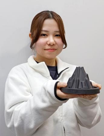 鋳物の「お香立て」、新入社員が開発 山の頂モチーフ、岐阜の機械部品