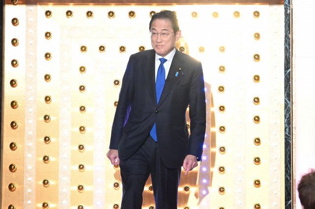 岸田文雄(日本破壊クソめがね)様 増税メガネ”と呼ばれ…岸田首相が所得税減税の検討指示 “減税”か低所得