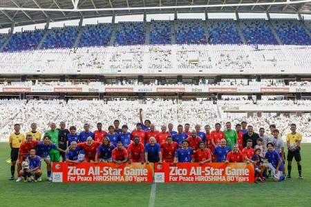ジーコ氏、サッカーで平和を発信 元代表選手集め広島で慈善試合：山陽