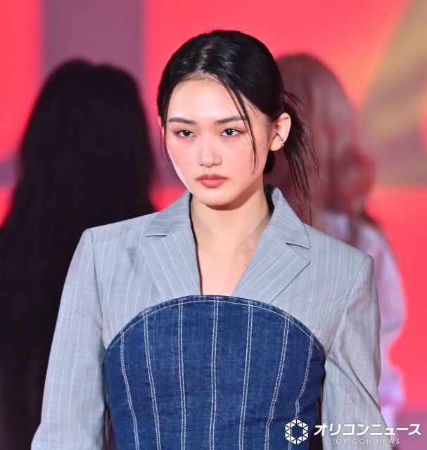 櫻坂46・山崎天、マニッシュコーデで『ガルアワ』幕開けをクールに飾る