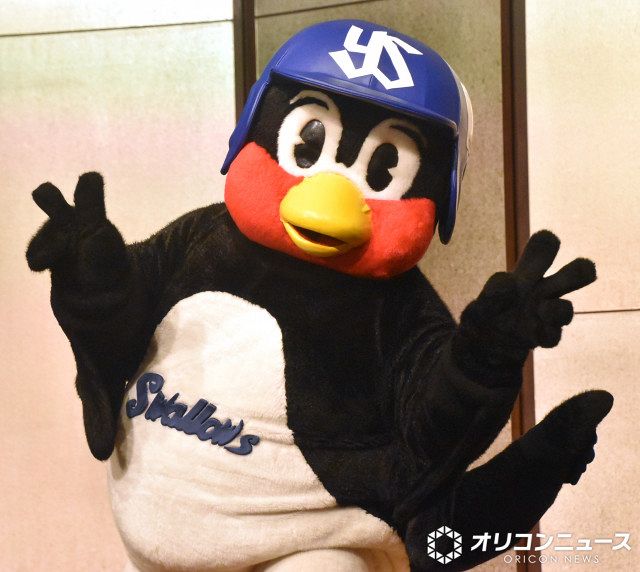 ヤクルト・つば九郎と沖縄キャンプの期間限定コラボが実現