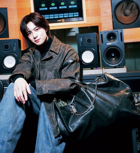 佐野雄大 総重量8.7キロのバッグ”話題のINI・佐野雄大、最新のバッグの中身披露