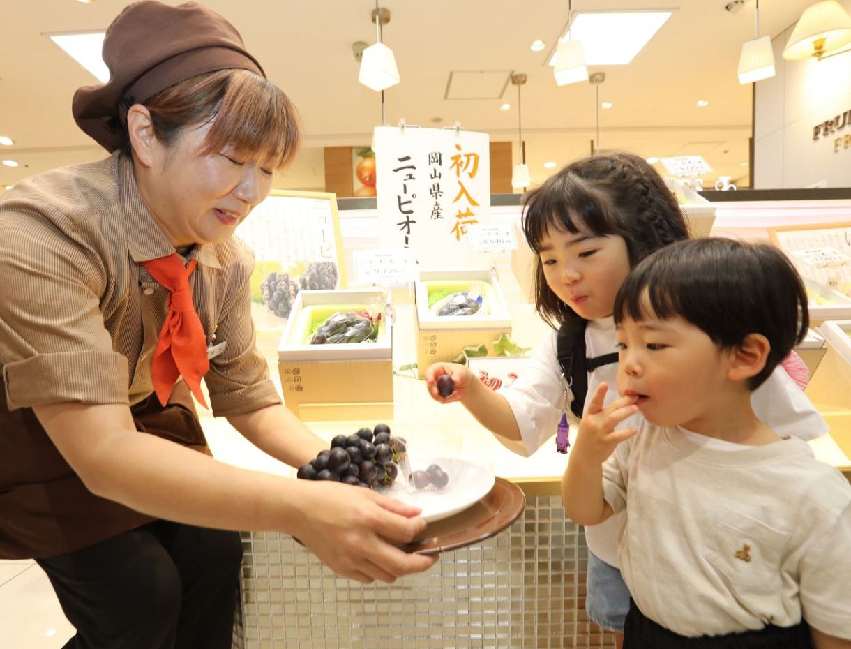 岡山県産ピオーネ初入荷　天満屋岡山店、甘みは十分
