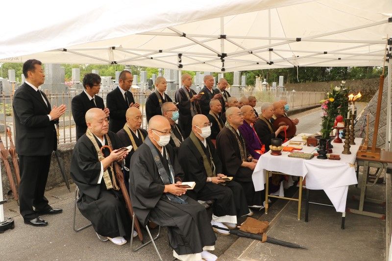 真言宗32寺院が無縁仏を供養 笠岡市相生墓園で法会：山陽新聞デジタル｜さんデジ