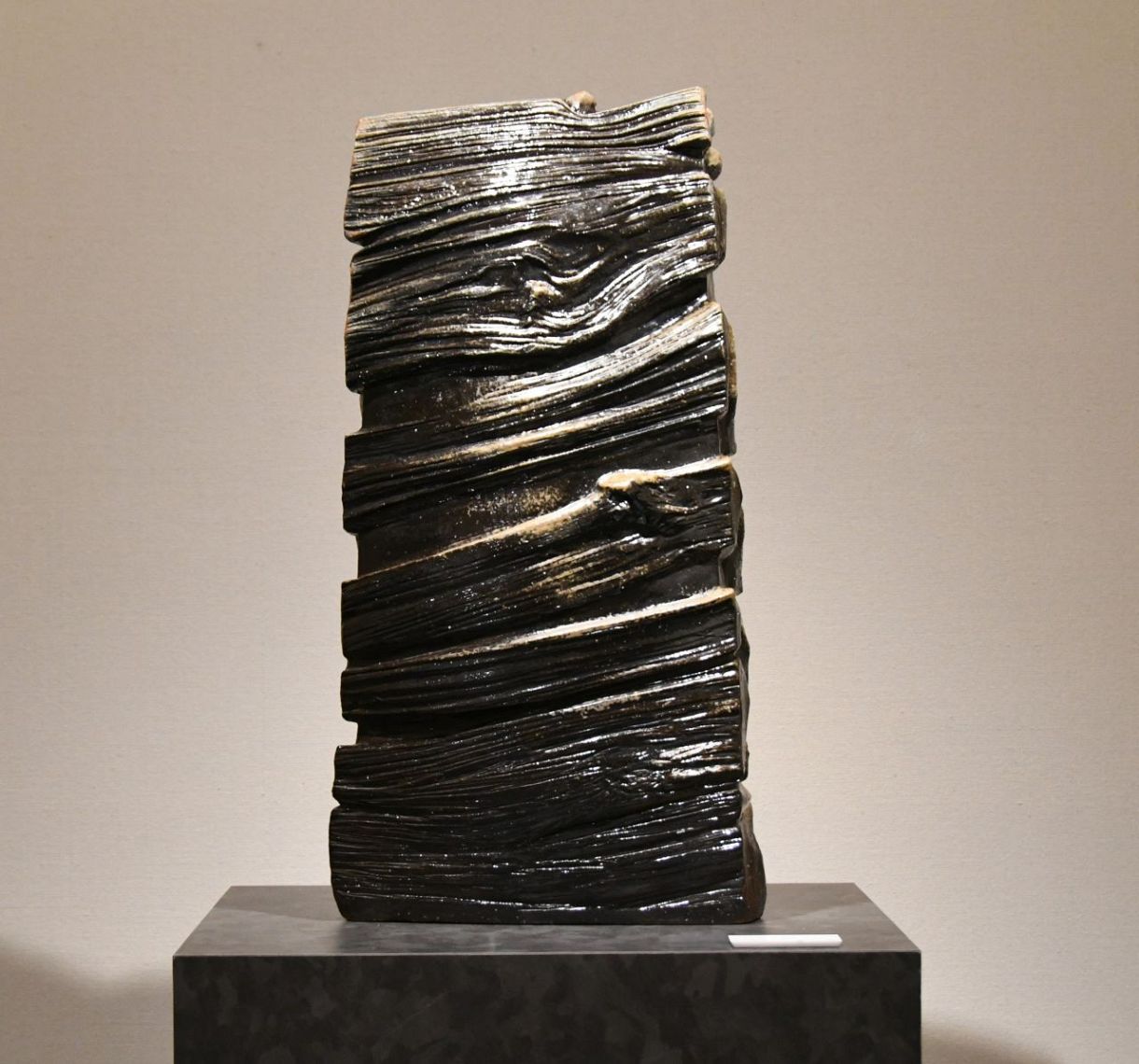 モダンな造形 円熟の境地 備前焼の伊勢崎淳さん 岡山で文化功労者記念