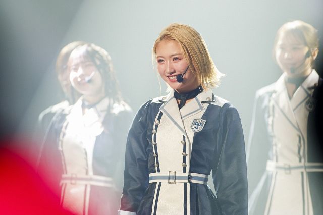 h*a様 NMB48 イベントサイン入りポスター（選抜メンバー全員/塩月希依音他 NMB48・塩月希依音、金髪ショートに”激変イメチェン” ファンの前で初