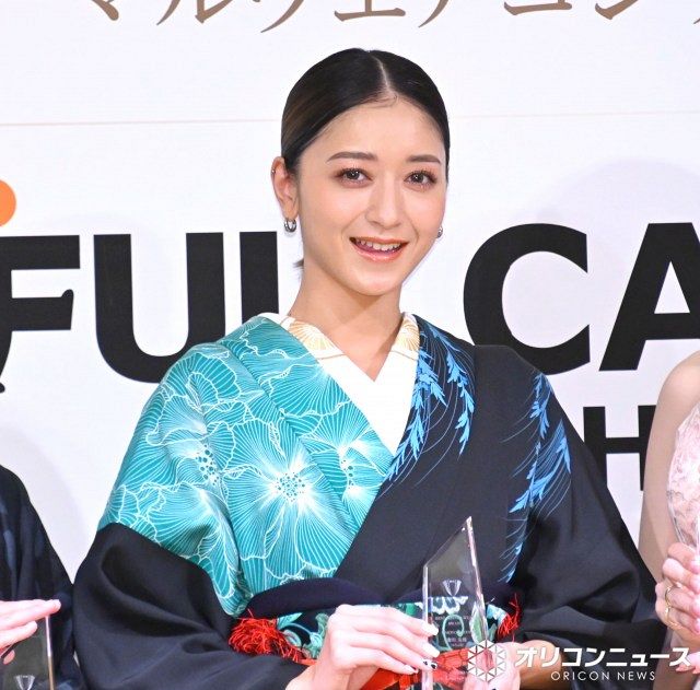 みちょぱ、艶やかな着物姿を披露 結婚式の白無垢姿に驚かれ“着物は白肌