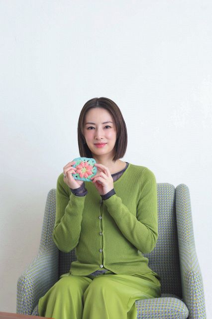 北川景子、手芸誌で「かぎ針編み」初挑戦 2時間半でシャーベットカラー