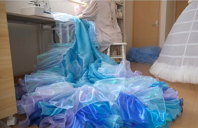 【新品】ステラルー 衣装 ドレス ハンドメイド シンデレラ風 青 ロックミシン ハンドメイド作家が本気で『シンデレラのドレス』を作ったら…10日後の