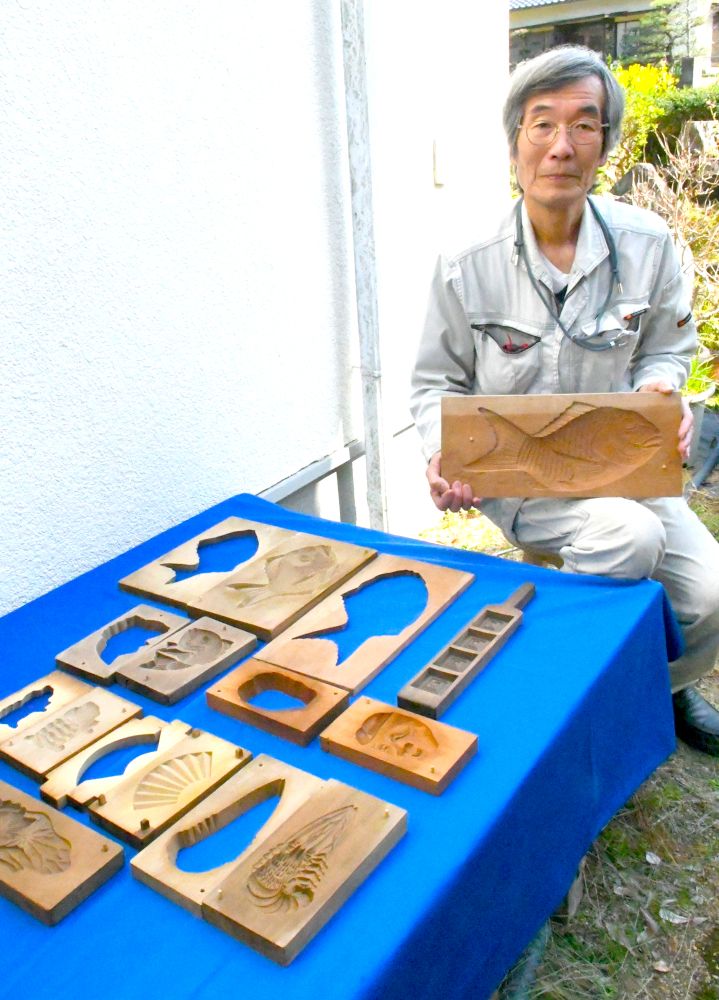 和菓子作る「木型」知って 矢掛の元教諭田賀さん展示：山陽新聞 