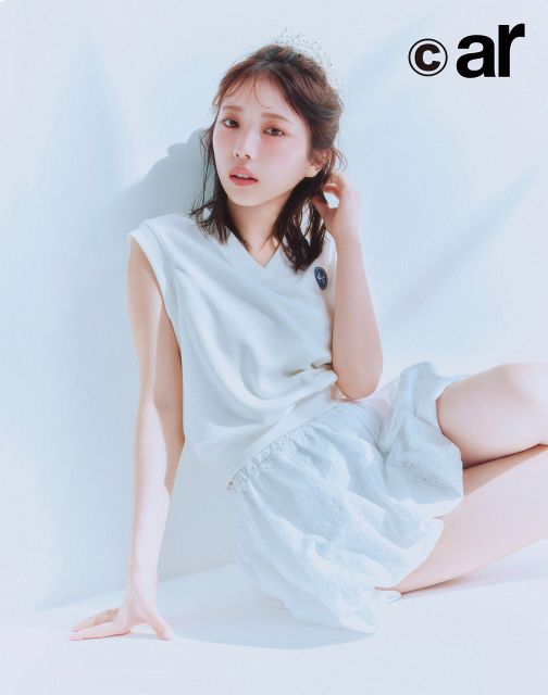 与田祐希、ヘルシーな肌見せファッションで魅せる 『ar』登場で