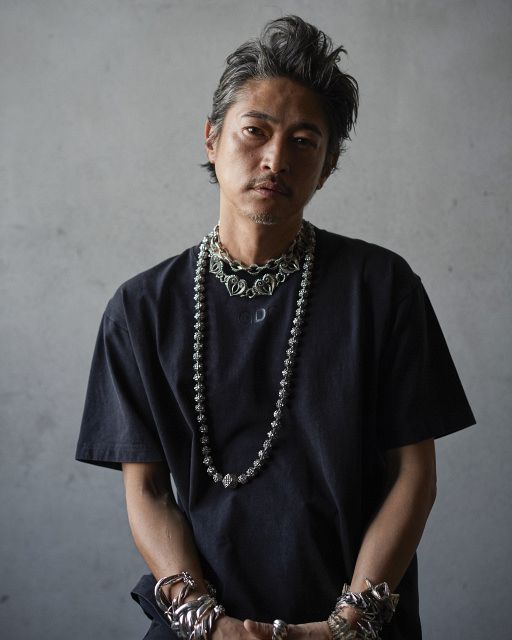 窪塚洋介、白と黒のTシャツコーデで魅せる大人の色気 ヘインズ×GDC