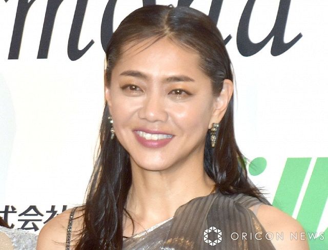 “マエノリ”前田典子、ニーハイブーツ×デニムの“アラ還”私服コーデを披露「懐かしいこのスタイル」「ホントに還暦?かっこ良すぎ」:山陽新聞 ...
