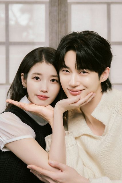 あす最終回】IU＆ビョン・ウソク、見つめ合うだけで伝わる特別な空気感