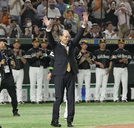 巨人「王貞治デー」を開催 袖に「1」で功績たたえる：山陽新聞