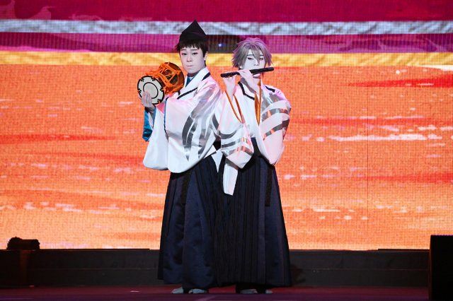 エヴァ歌舞伎』初お披露目で観客魅了 空中で鮮やかに見得を切る