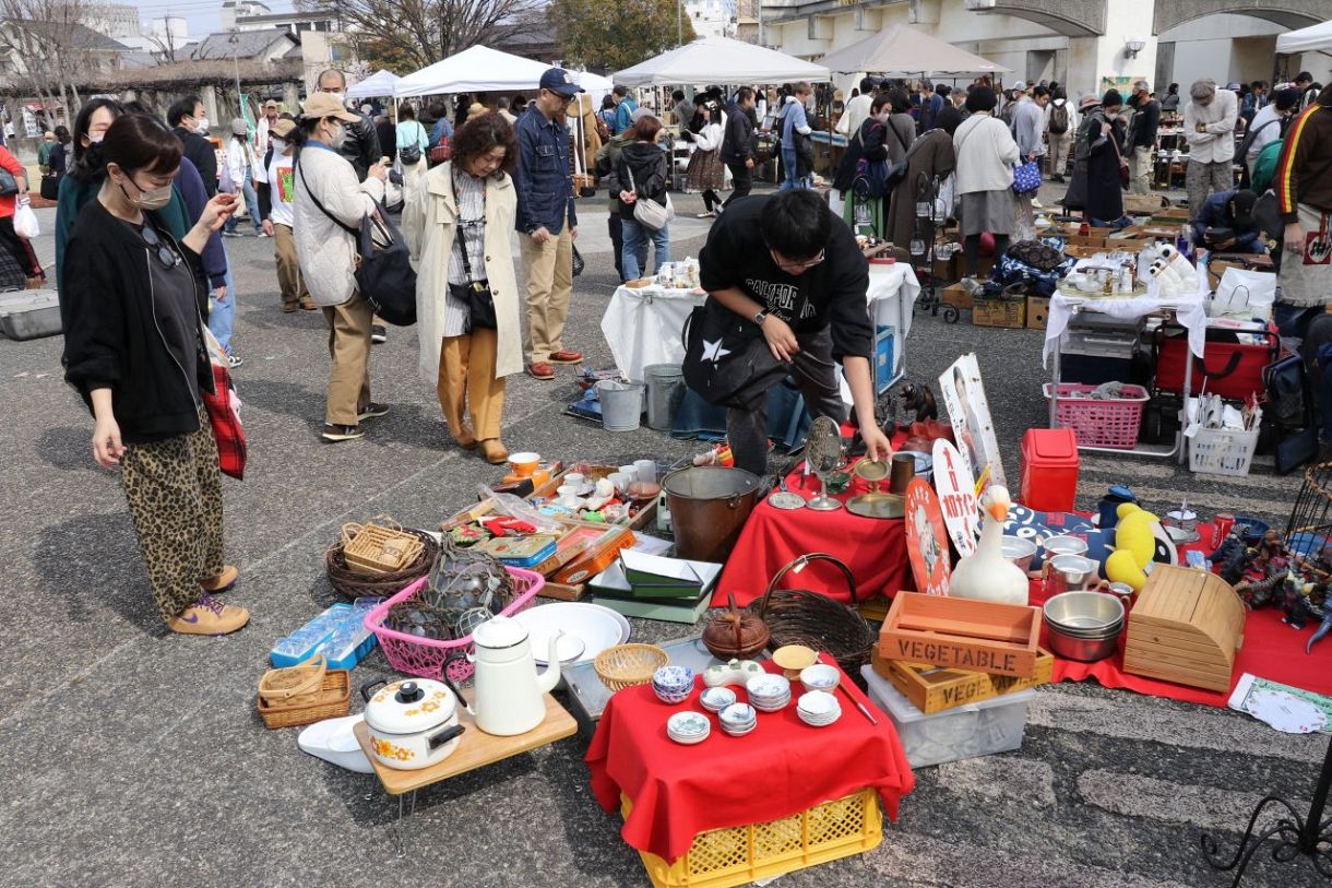 懐かしマーケット １００回目　倉敷 ５月３１日 古物の魅力伝える