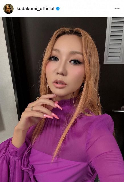 倖田來未、“キッズ用Sサイズ”ミニT着こなし美くびれあらわ