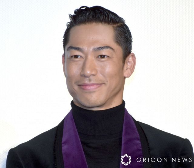 EXILE AKIRA「20年ぶり」 渋谷センター街での“渋すぎるギャルピ”が話題