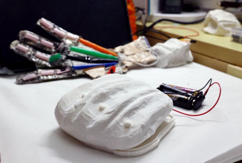 失語症の父と雑談楽しみたい」 女子高生が研究続けるツールとは：山陽