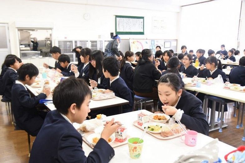 西粟倉小が給食で文科大臣表彰 中四国地方唯一 地元産食材を学ぶ:山陽新聞デジタル|さんデジ