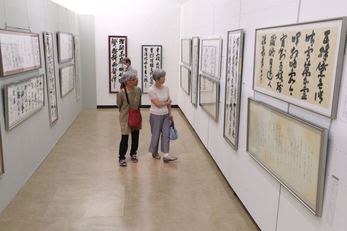 第32回 岡山県美術展 記念メダル 山陽新聞社 岡山県展2期開幕 彫刻、工芸、写真、書の秀作：山陽新聞デジタル