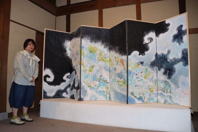 日本画家 原田よもぎさんが個展 真庭、生き物たちを柔らかに：山陽新聞