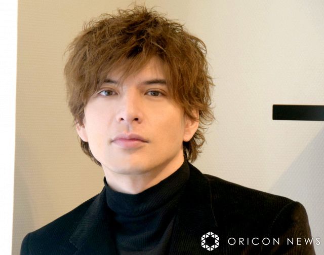 城田優、70歳迎えた母をきょうだいでお祝い “顔出し”集合ショット公開