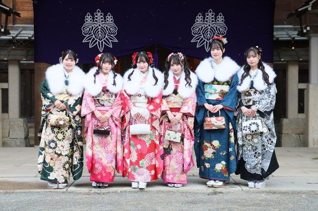 SKE48『二十歳のつどい』で艶やか振り袖姿披露 今年は“猫顔世代”に