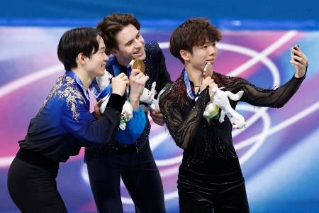 鍵山が連続「銀」、佐藤「銅」 フィギュアスケート・13日：山陽新聞