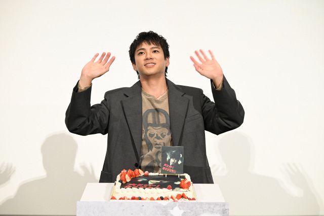 山田裕貴さん　映画「爆弾」　公開記念時期室サイン入りボール 山田裕貴さん 映画「爆弾」 公開記念時期室サイン入りボール 山田裕貴