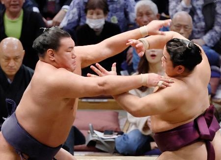 大の里と豊昇龍が3連勝 琴桜は初黒星、霧島3連敗：山陽新聞