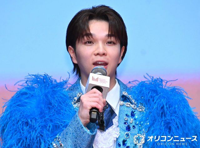 M!LK塩﨑太智、ソロ曲の“バックダンサー”たちに囲まれ笑顔「どの子も