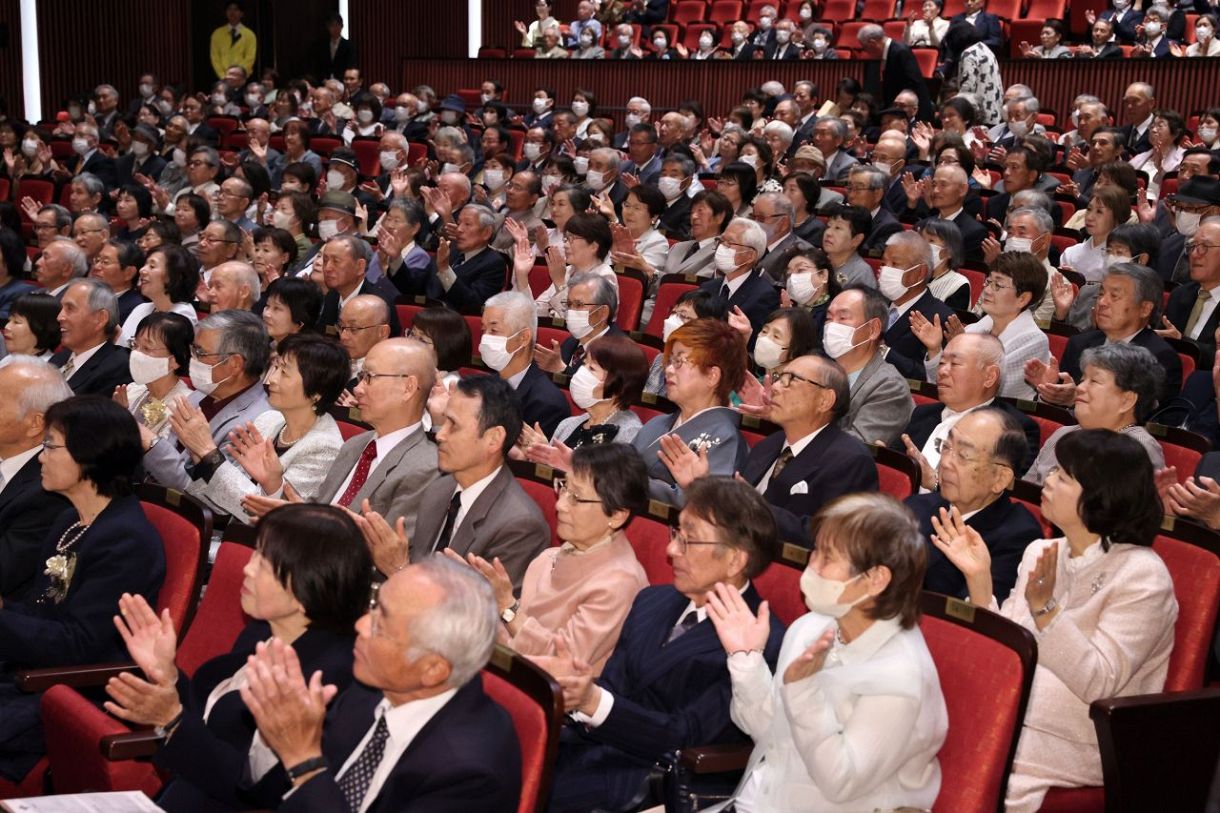 ５０年の歩み 互いに感謝　「金婚夫婦お祝いの集い」岡山会場
