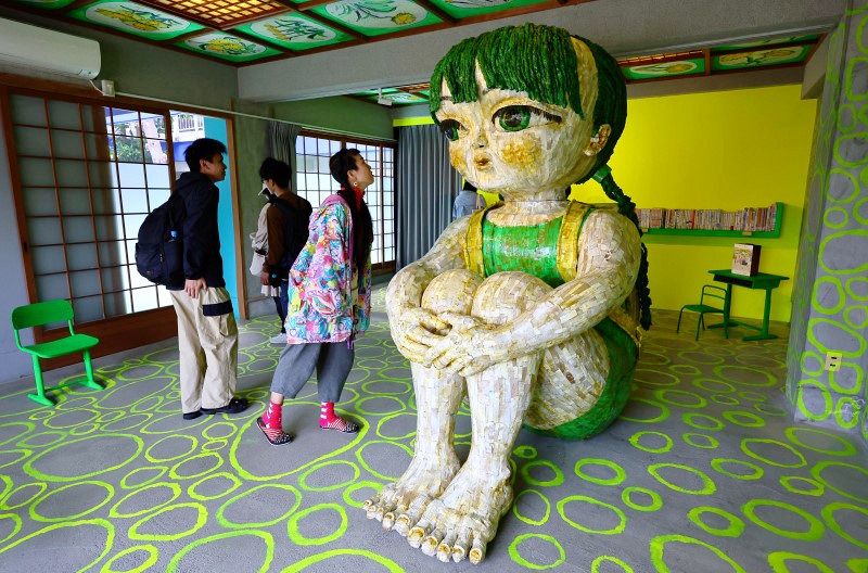 瀬戸芸開幕 ファンが続々と島へ 作品介し広がる心の輪 住民と交流も