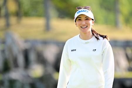 脇元華、逆転でツアー初優勝 28歳、伊藤園女子ゴルフ最終日：山陽