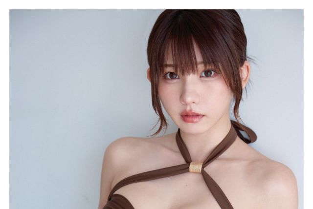えなこ“変形水着”で魅せる 「表紙ジャックキャンペーン」で白